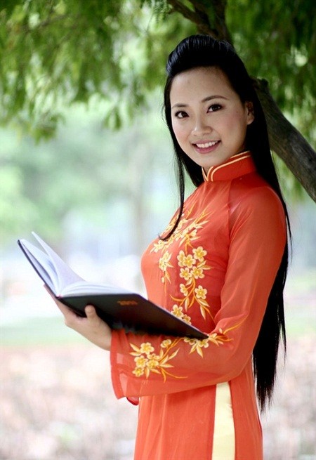 Diệu Linh giành giải Á khôi 1 và Miss khả ái tại cuộc thi Hoa khôi sinh viên Hà Nội 2011